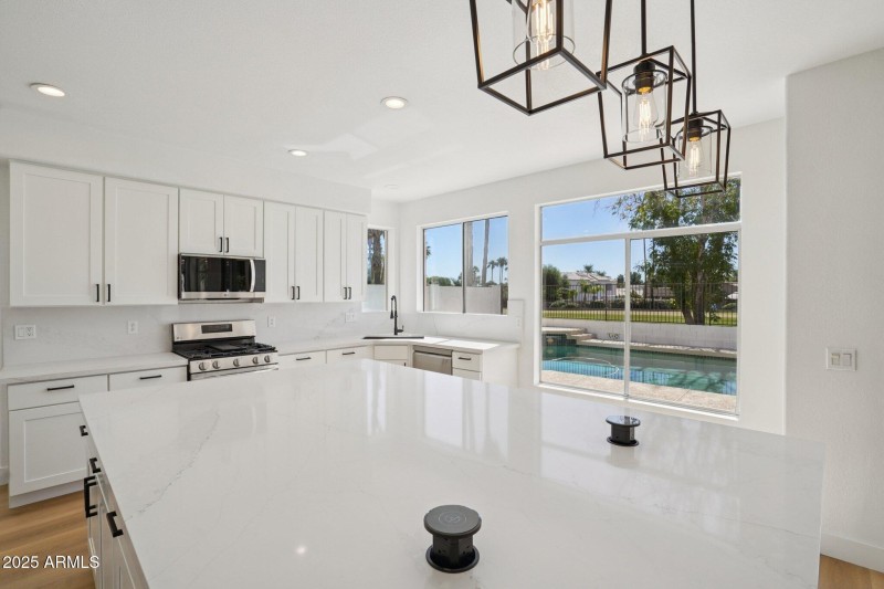 33-web-or-mls-W Aurora Dr-S0210-029