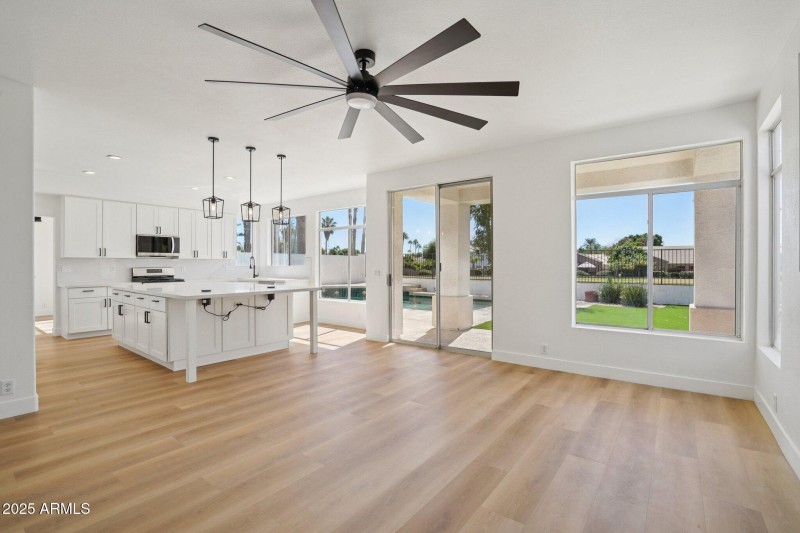 23-web-or-mls-W Aurora Dr-S0210-019