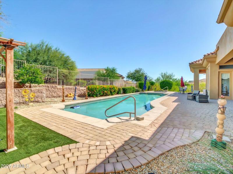 084-2732 E Friess Drive-84