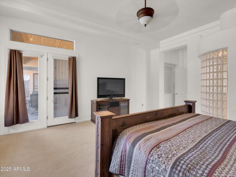 064-2732 E Friess Drive-64