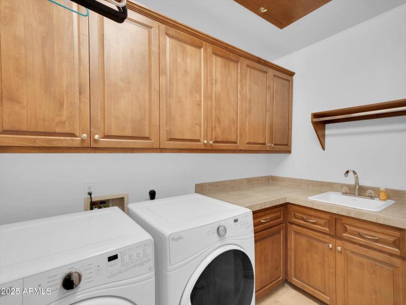 030-2732 E Friess Drive-30