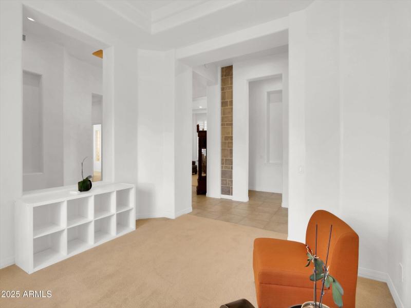 023-2732 E Friess Drive-23