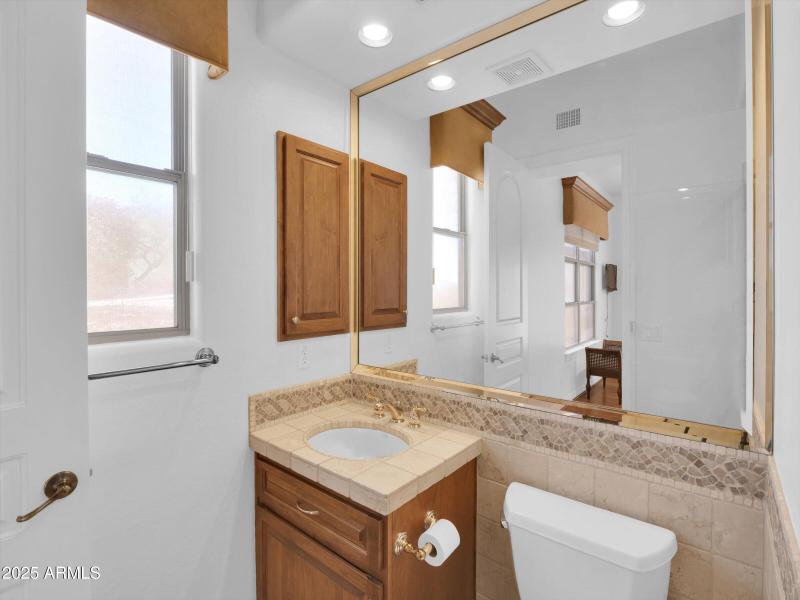 014-2732 E Friess Drive-14