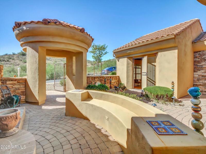 006-2732 E Friess Drive-6