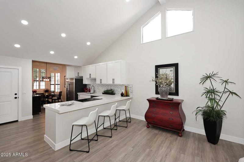 Kitchen-Breakfast Bar