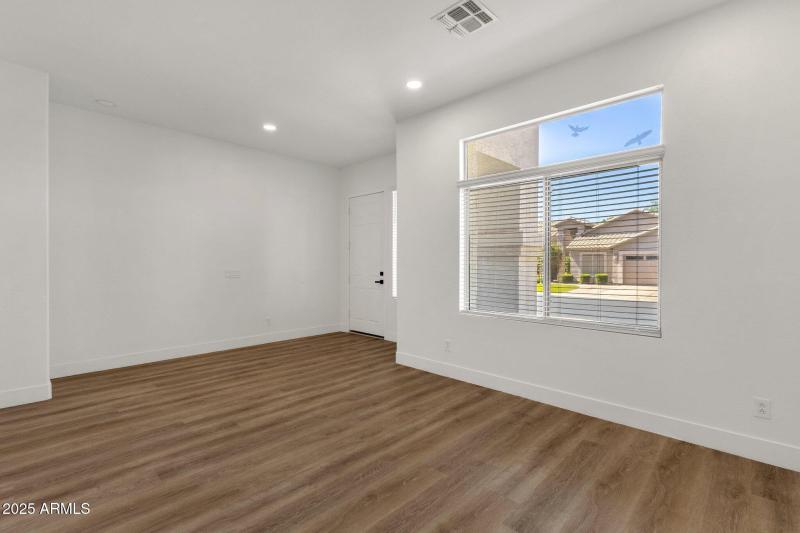 9-web-or-mls-389-w-fairway-pl