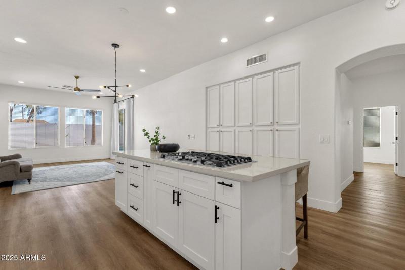 15-web-or-mls-389-w-fairway-pl