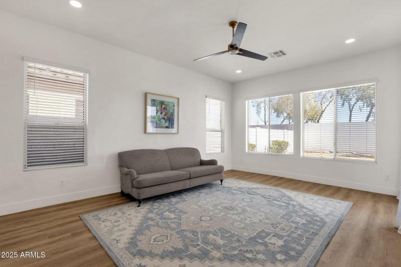 19-web-or-mls-389-w-fairway-pl