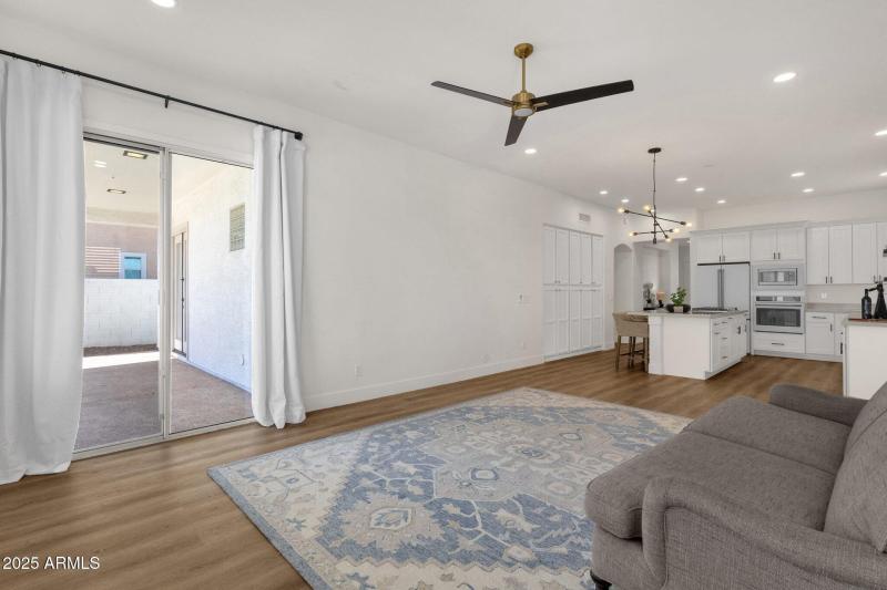 22-web-or-mls-389-w-fairway-pl