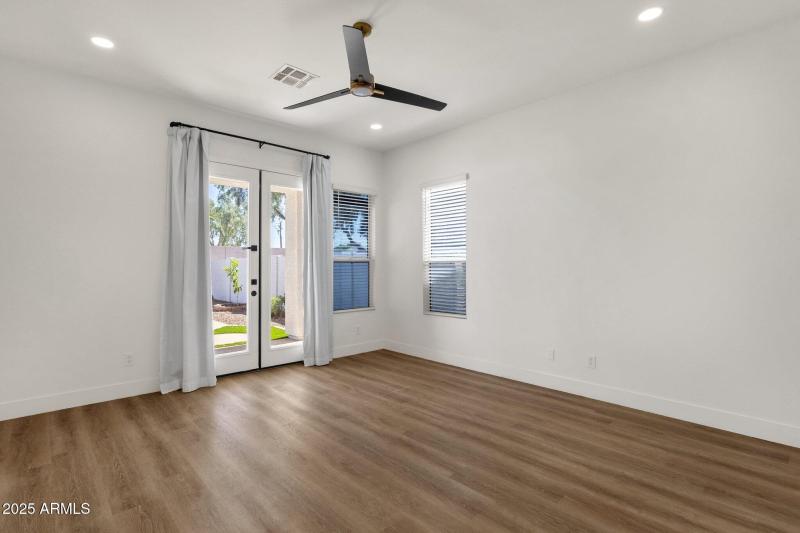 23-web-or-mls-389-w-fairway-pl