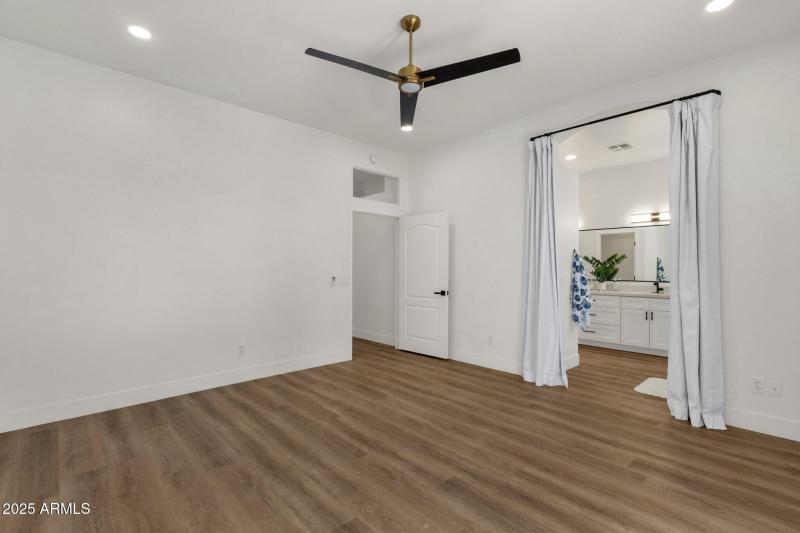 25-web-or-mls-389-w-fairway-pl