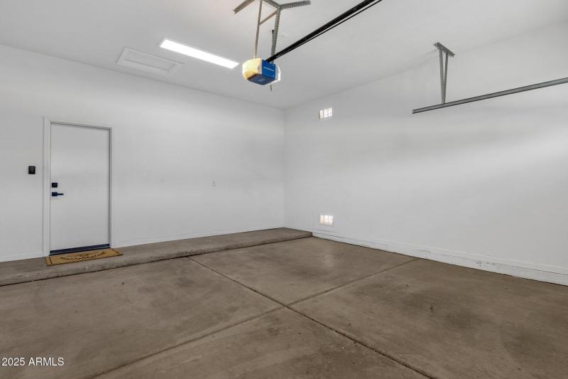 36-web-or-mls-389-w-fairway-pl