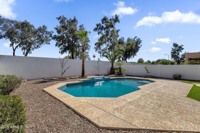 44-web-or-mls-389-w-fairway-pl