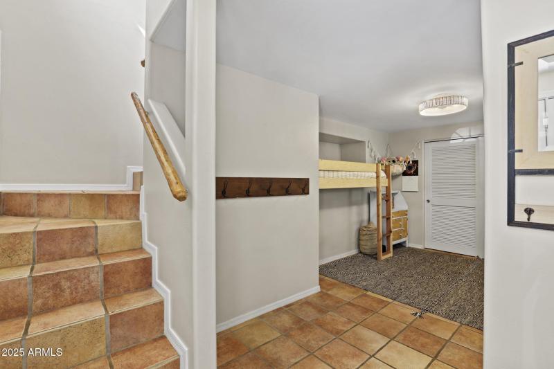 511 N Hemlock Circle Entry Alcove 2