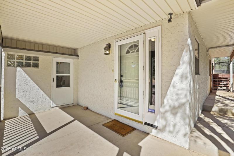 511 N Hemlock Circle Front Entry