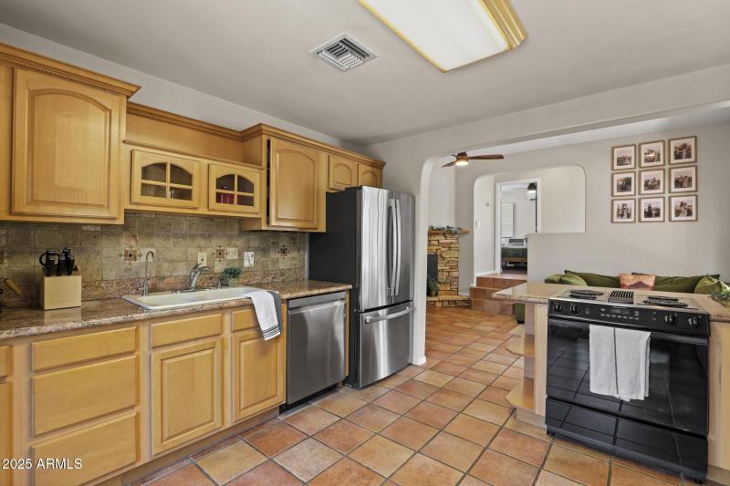 511 N Hemlock Circle Kitchen 3