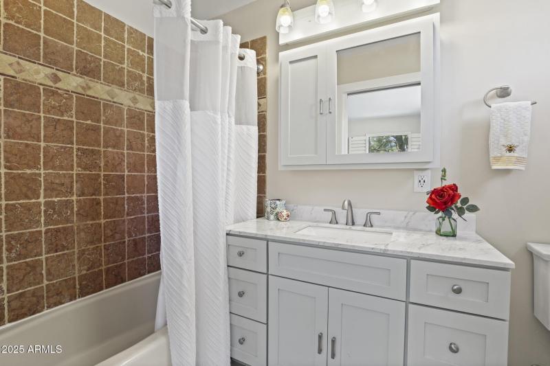 511 N Hemlock Circle Primary Bath