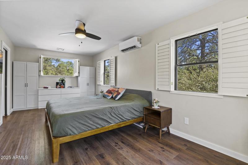 511 N Hemlock Circle Primary Bedroom