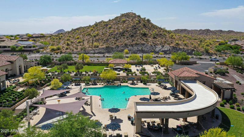 Estrella Amenities
