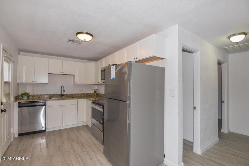 4716-Kitchen-hallway