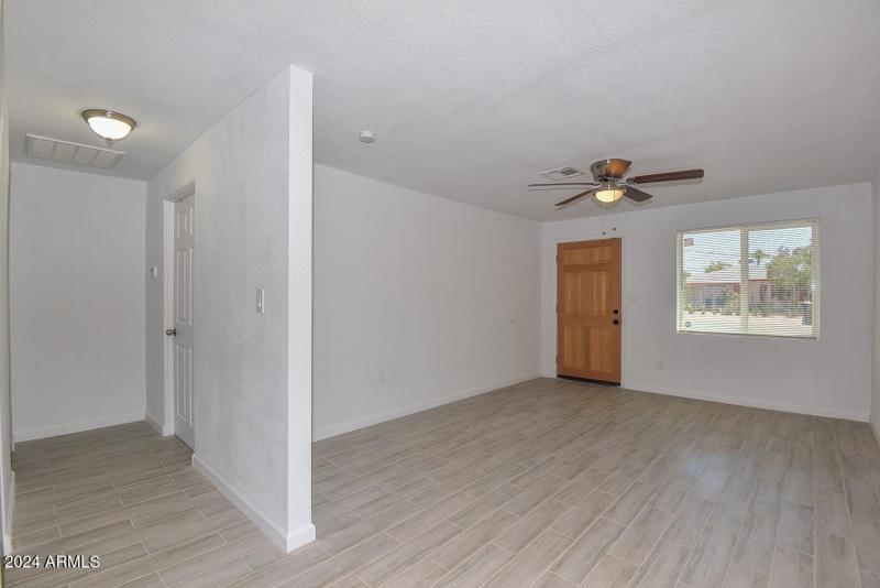 4716-Great Room-Hallway