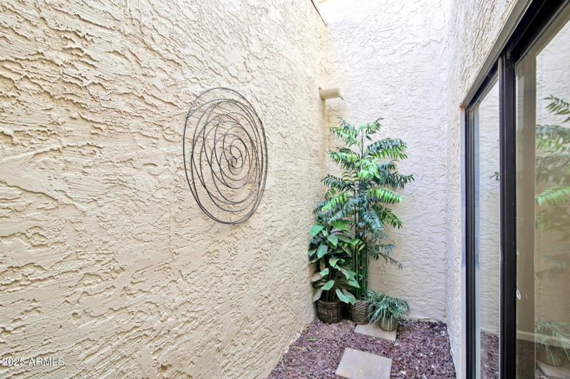 23-web-or-mls-W Avenida De Amigos Cir-S0