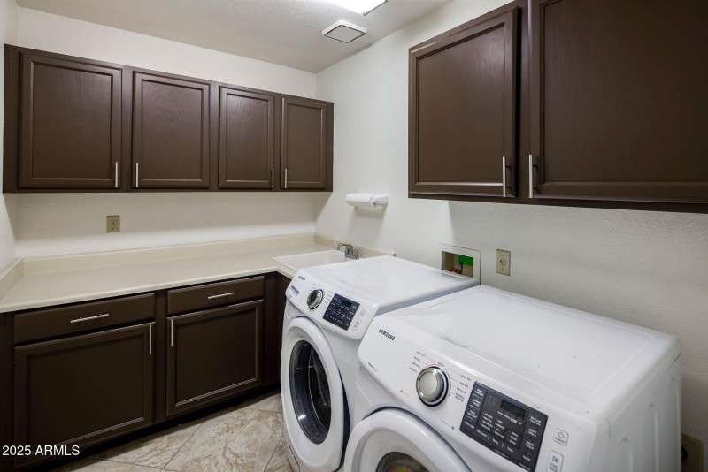 015_LAUNDRY ROOM