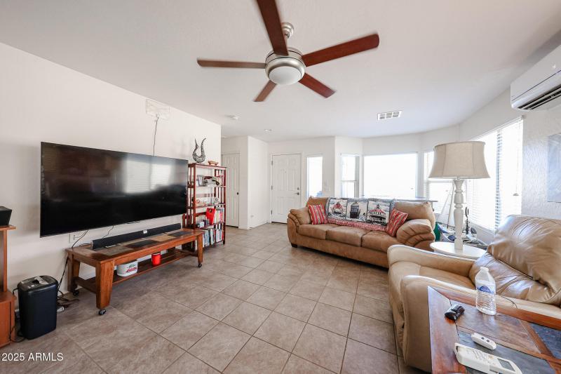 4-23327 W Twilight Tr_living area3