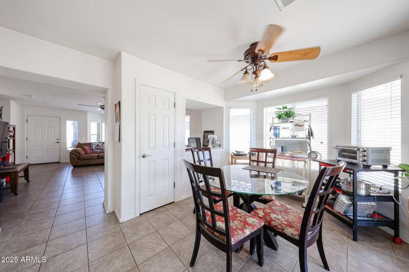 16-23327 W Twilight Tr_dining area2