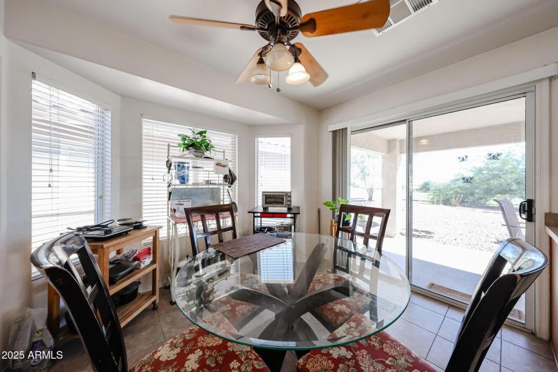 17-23327 W Twilight Tr_dining area3