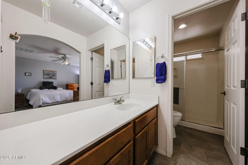 19-23327 W Twilight Tr_main bath