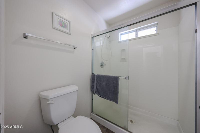 20-23327 W Twilight Tr_main bath2