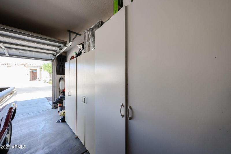 29-23327 W Twilight Tr_garage 2