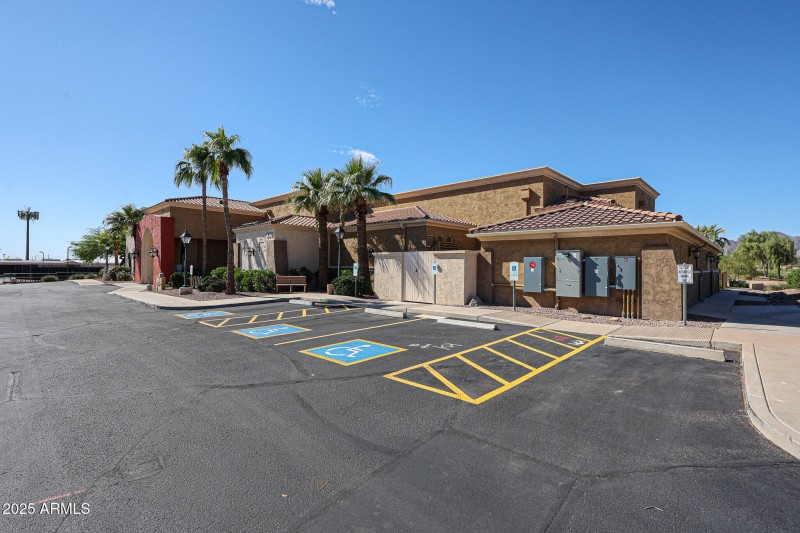 40-23327 W Twilight Tr_Sundance clubhous