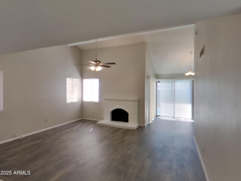 2_pc_m0VtBUMu2B_0BXYGQM7BC_other_room_c6