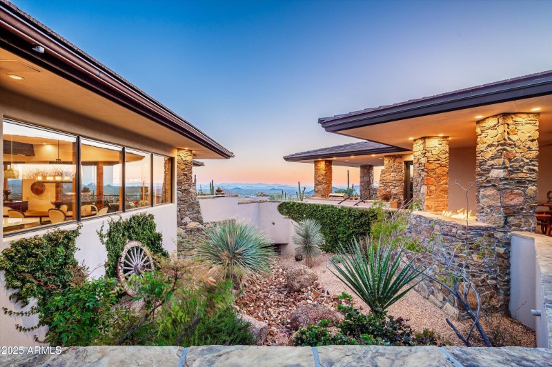 50-11070ERollingRockDr-50