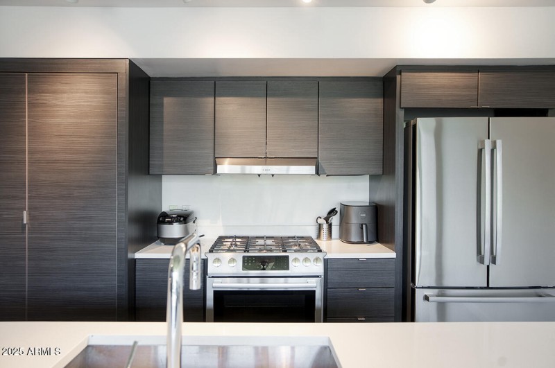 100 W PORTLAND ST 404