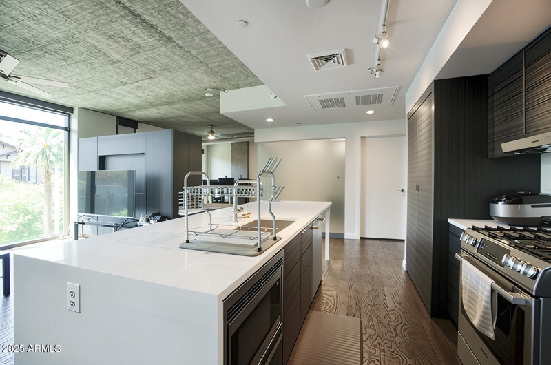 100 W PORTLAND ST 404