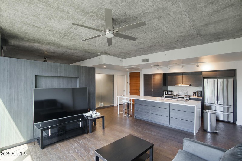 100 W PORTLAND ST 404