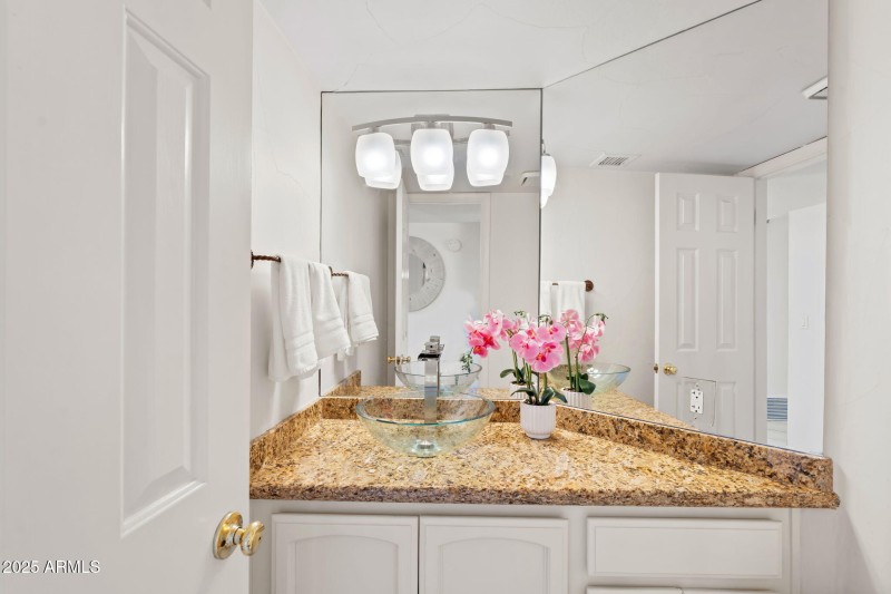 Powder Room w Granite, Vessel Sink