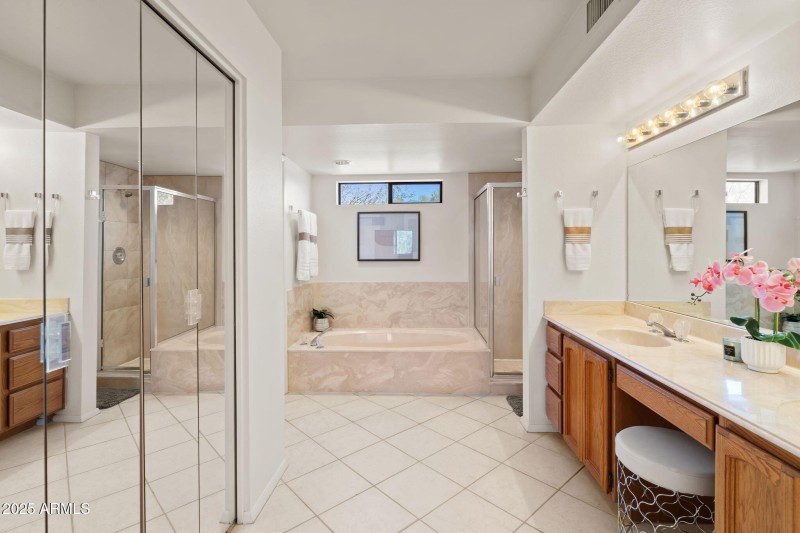 Primary Bath 2 w Walk-In Closet