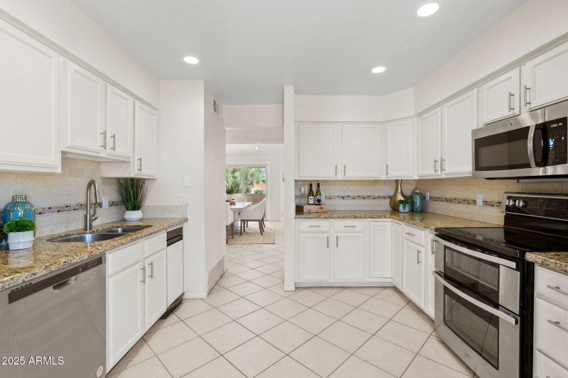 Light and Bright, Granite Countertops