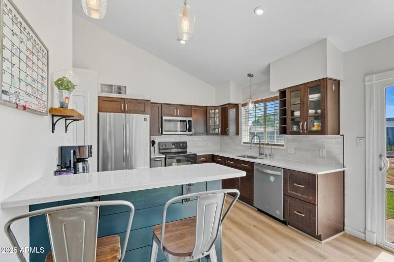 18-web-or-mls-Highland Dr-18