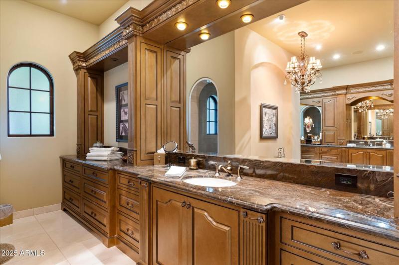 049-Primary Bathroom