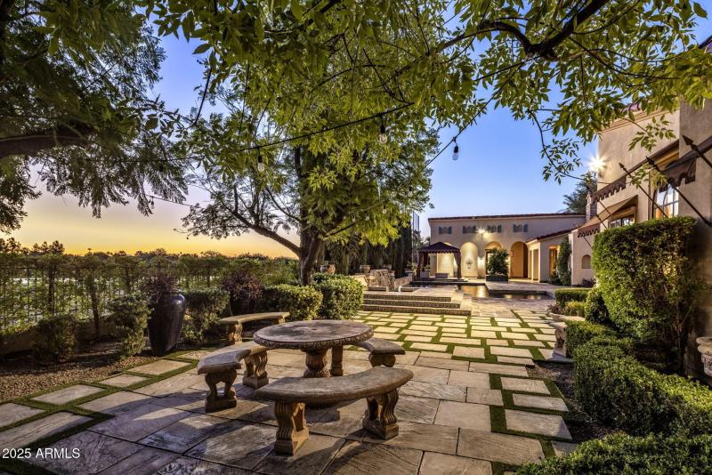 Multiple Seating Areas for Relaxing