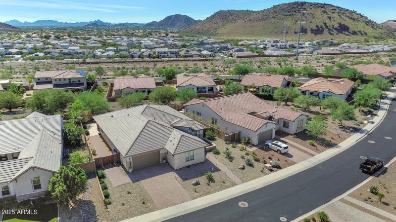 2041 E Fallen Leaf Ln-large-003-001-2041