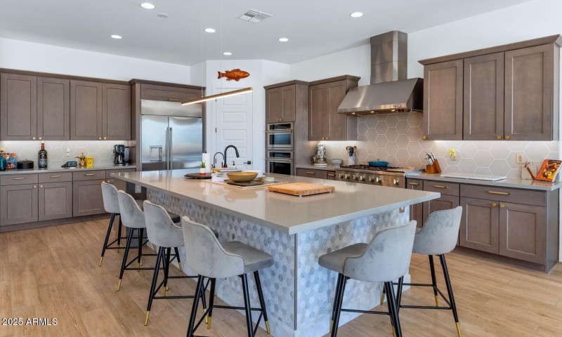 2041 E Fallen Leaf Ln-large-018-034-2041