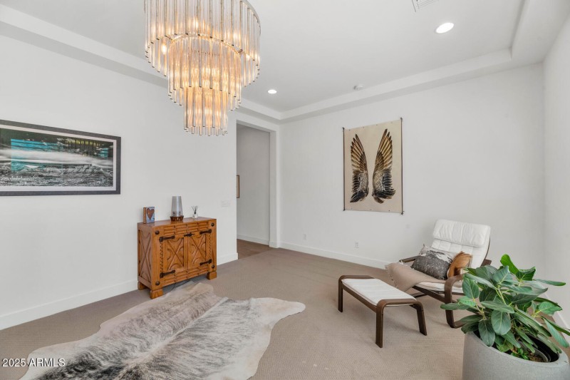 2041 E Fallen Leaf Ln-large-024-033-2041