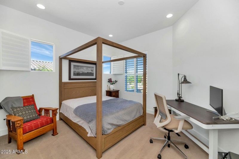 2041 E Fallen Leaf Ln-large-027-037-2041