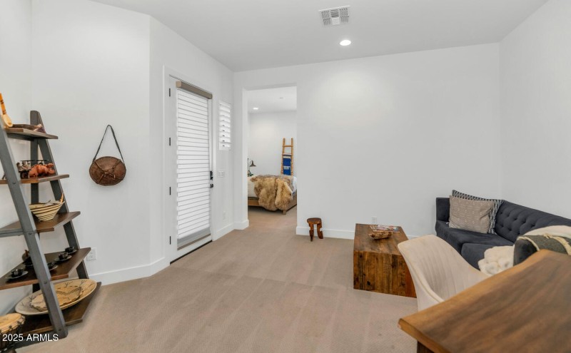 2041 E Fallen Leaf Ln-large-029-039-2041